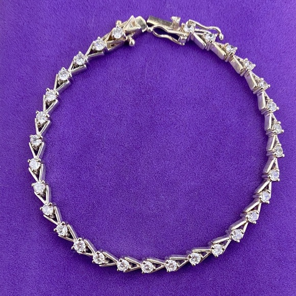 💛 Minimalist Sterling Silver Chevron CZ Tennis Bracelet - Picture 1 of 6